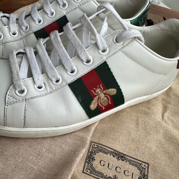 GUCCI WOMEN'S ACE SNEAKER WITH BEE - Picture 3 of 11